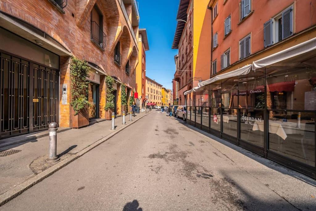 Sotto Le Due Torri 5* Apartment Bologna Exterior photo